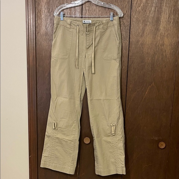 Columbia Pants - Columbia Women's Tan Cargo Pants/Capris 8 Regular
